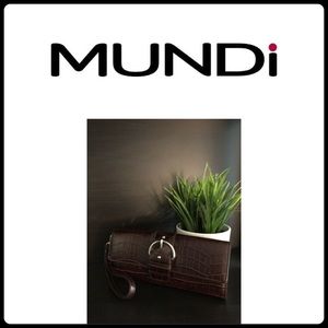 MUNDI Wide Buckle Clutch Wristlet || Burgundy